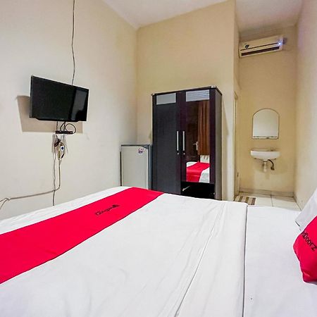 Reddoorz At Graha 99 Simomulyo Hotel Surabaya Buitenkant foto