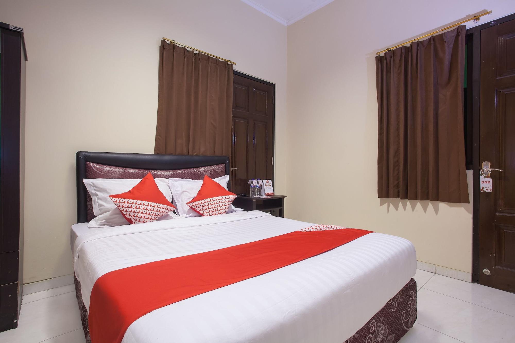 Reddoorz At Graha 99 Simomulyo Hotel Surabaya Buitenkant foto