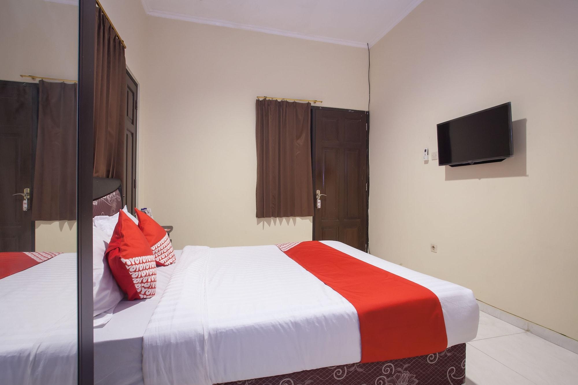 Reddoorz At Graha 99 Simomulyo Hotel Surabaya Buitenkant foto