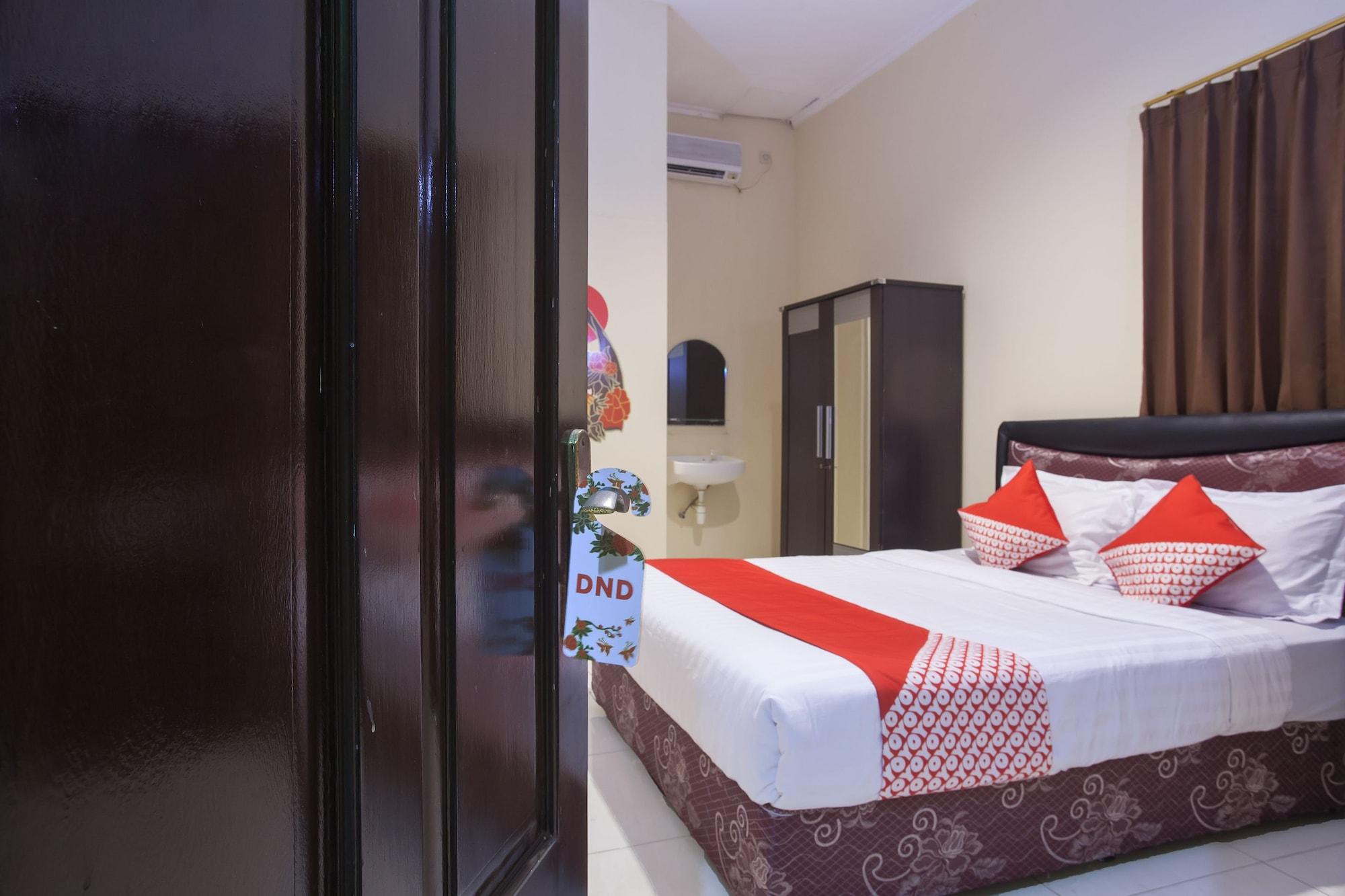 Reddoorz At Graha 99 Simomulyo Hotel Surabaya Buitenkant foto
