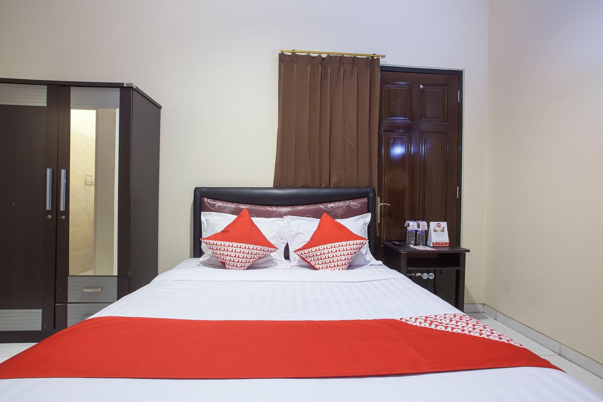 Reddoorz At Graha 99 Simomulyo Hotel Surabaya Buitenkant foto