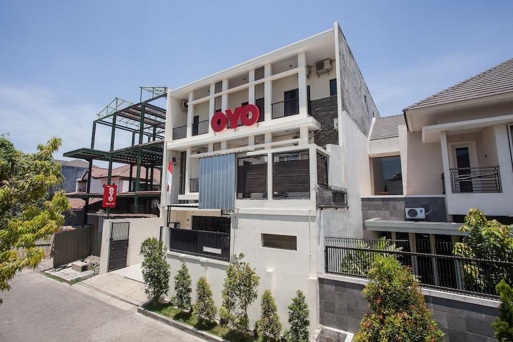 Reddoorz At Graha 99 Simomulyo Hotel Surabaya Buitenkant foto