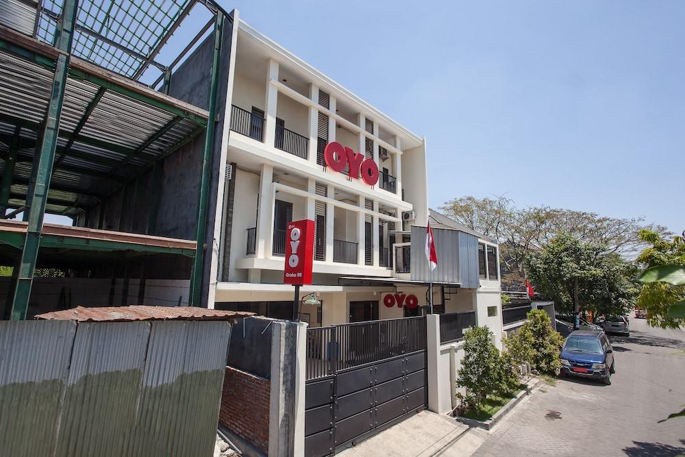 Reddoorz At Graha 99 Simomulyo Hotel Surabaya Buitenkant foto