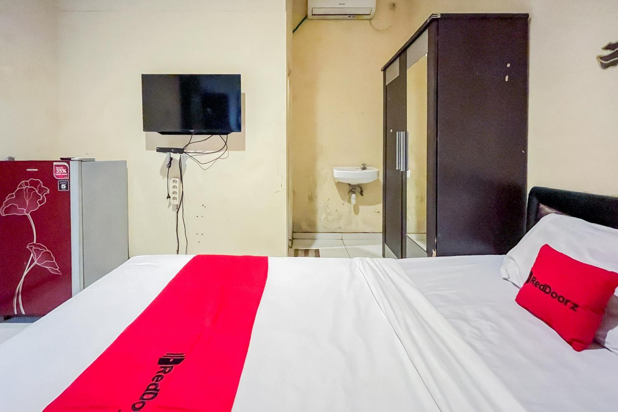 Reddoorz At Graha 99 Simomulyo Hotel Surabaya Buitenkant foto