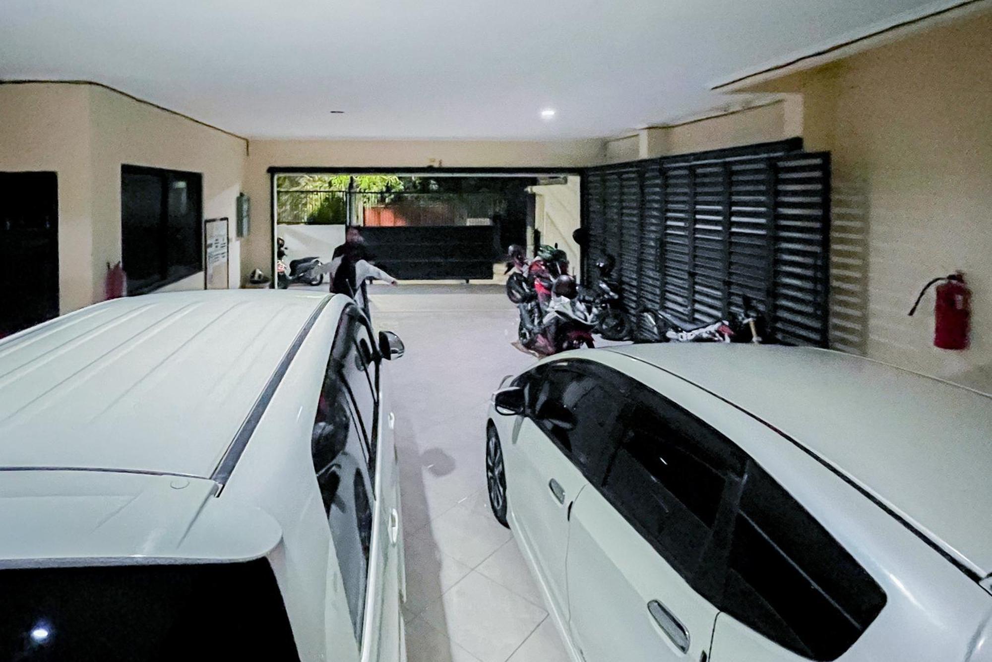 Reddoorz At Graha 99 Simomulyo Hotel Surabaya Buitenkant foto